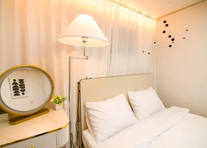 Apartment 소담스테이2 ,seokchon Lake,jamsil Tower,seokchon Gobun Station
