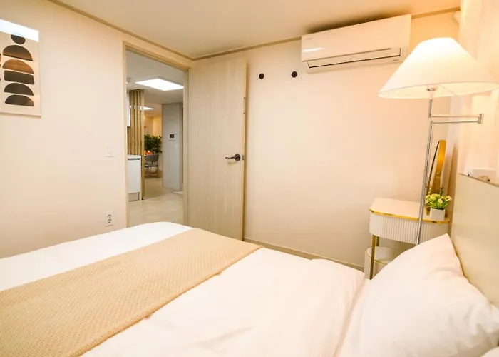 Apartment 소담스테이2 ,seokchon Lake,jamsil Tower,seokchon Gobun Station *