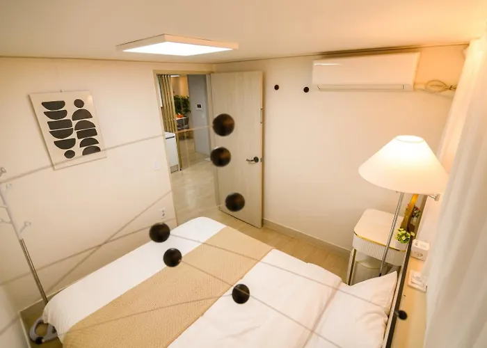 Apartment 소담스테이2 ,seokchon Lake,jamsil Tower,seokchon Gobun Station *