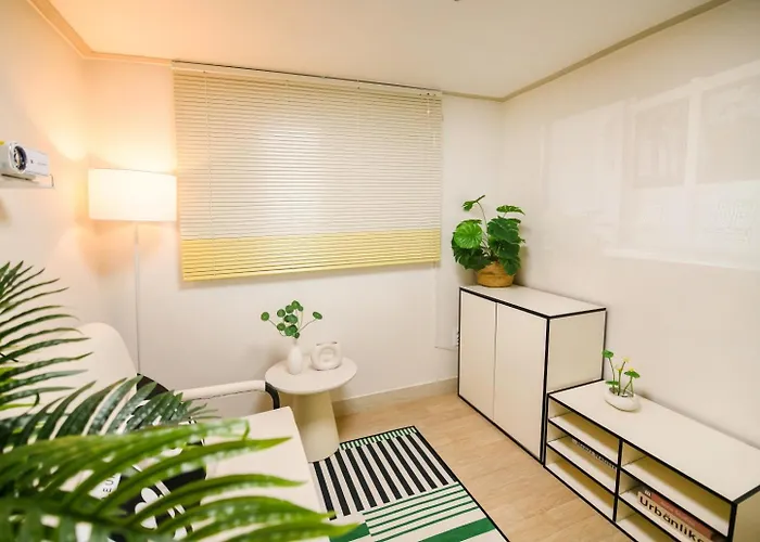Apartment 소담스테이2 ,seokchon Lake,jamsil Tower,seokchon Gobun Station *