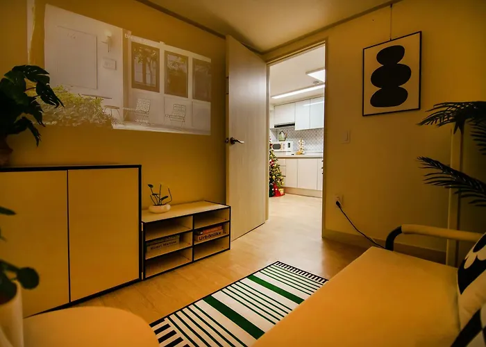 Apartment 소담스테이2 ,seokchon Lake,jamsil Tower,seokchon Gobun Station